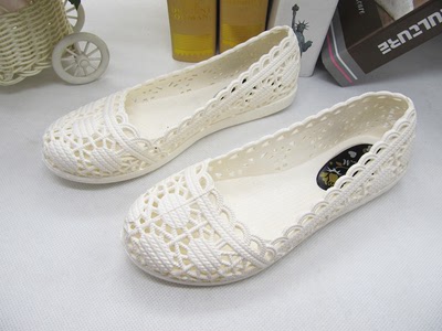 包邮夏季洞洞鞋护士鞋白色塑料凉鞋女平跟一次成型防滑底花朵罗马