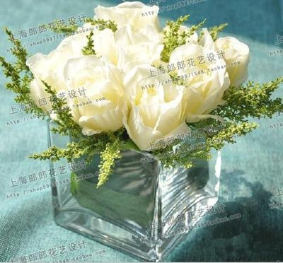 仿真绢花假花客厅茶几卧室装饰 白玫瑰+玻璃方樽整体花艺 样板房