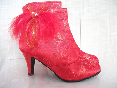 纯红色百年好合新娘鞋 喜庆绒毛花蝴蝶结婚礼鞋子 中跟婚礼红靴子