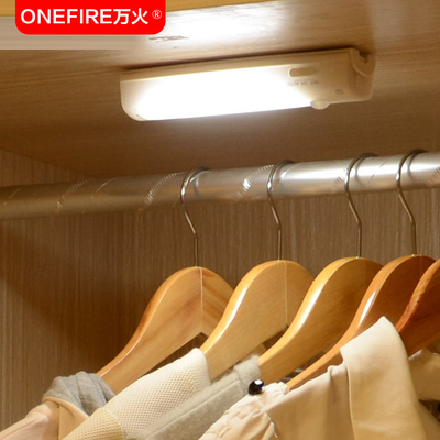 LED感应灯创意家居用品实用智能光控小夜灯节能起夜灯橱柜衣柜灯