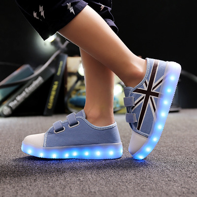 LED儿童米字帆布鞋USB充电板鞋春秋季男女童中小童运动灯鞋夜光鞋