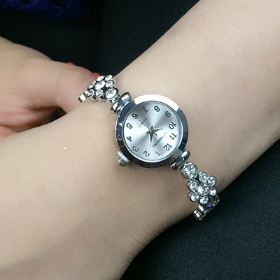 厂家直销韩国正品合金手链表女款圆形小表盘梅花镶钻手表一件代发