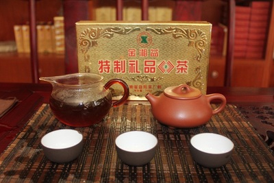 2006年金湘益特制礼品茶700g 正宗陈年安化金花黑茶 包邮送茶刀