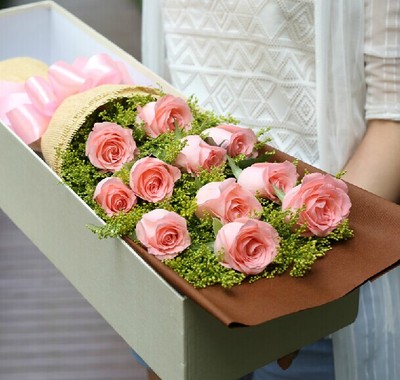 昆明A级玫瑰花预定 19枝粉玫瑰礼盒 长花盒玫瑰 送朋友情人节鲜花