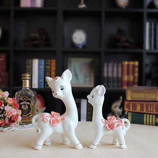 现代家居装饰品客厅酒柜电视柜小摆件陶瓷工艺品小鹿创意结婚礼品