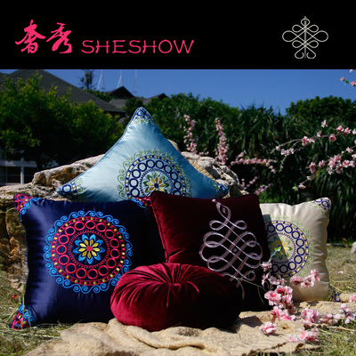 中式加厚真丝刺绣靠包靠垫紫红色绒布手工圆枕经典法式样板房抱枕