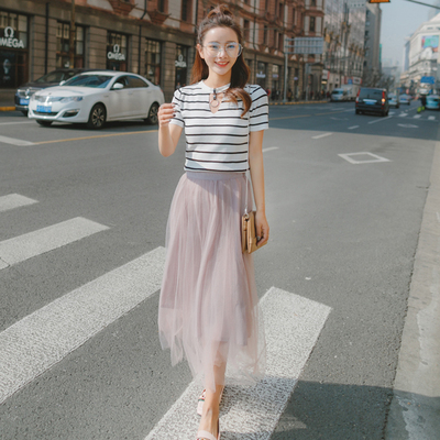 2017夏韩版女短袖条纹T恤+网纱半身裙中长款显瘦修身蓬蓬裙两件套
