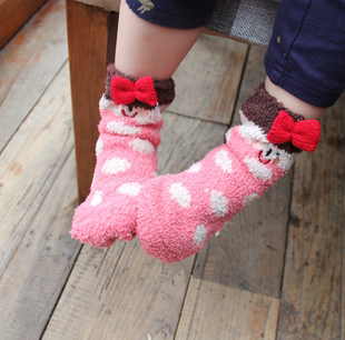 新款冬季日系儿童袜可爱卡通珊瑚绒中筒袜宝宝地板袜居家袜礼盒袜