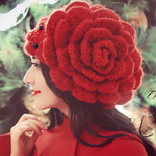 韩版时尚潮女式帽子红色贝雷帽花朵毛线帽冬季女士帽魔法大布娃娃