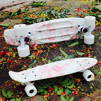 花卉小鱼板公路板 成人儿童四轮滑板代步滑板 小鱼板刷街板香蕉板