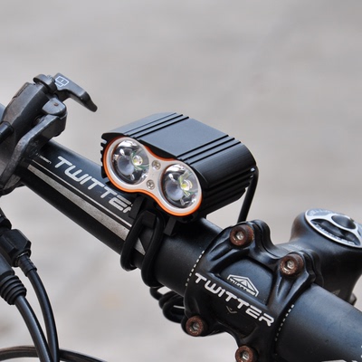 T6L2自行车灯 夜骑行装备山地车前灯尾灯手电筒 USB强光单车配件
